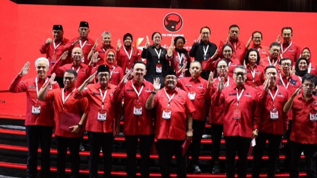 VIDEO: Megawati Lantik Pengurus Baru PDIP, Ada Puan Hingga Ahok Tapi Tak Ada Hasto