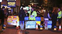 Pasca ledakan terjadi, suasana Manchester, tempat berlangsungnya konser dan terjadinya ledakan bom menjadi sepi. Hanya ada pihak kepolisian yang bertugas menjaga keamanan. (APexchange/Bintang.com)