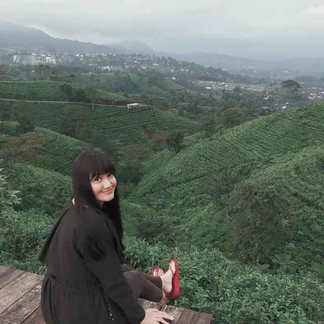 6 Potret Marcella Simon Sebelum Mualaf, Kini Telah Kembali ke Agama Sebelumnya