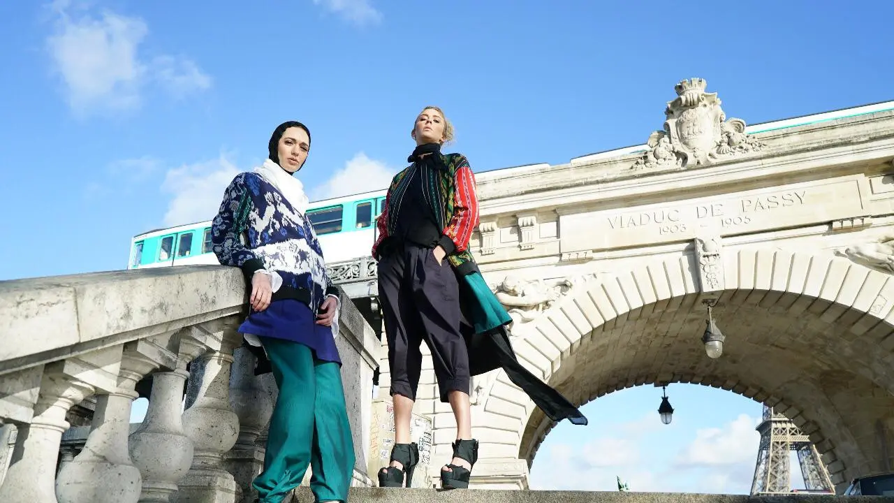 Busana Torso Nimbrung karya siswa SMK Kudus di fashion show Paris