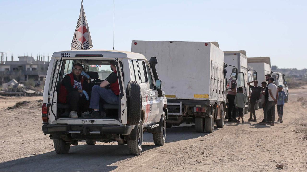 FOTO: ICRC Serahkan Jenazah Warga Palestina yang Ditahan Israel