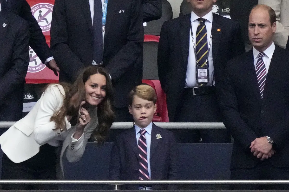 Pangeran George nonton Piala Euro 2020. (AP Photo/Frank Augstein, Pool)