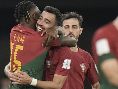 Manchester United tercatat sebagai salah satu dari 5 klub penyumbang pemain terbanyak pada Piala Dunia 2022 Qatar. Tepatnya MU memasok 13 pemainnya yang tersebar dalam 8 negara kontestan. Hingga menjelang rampungnya matchday kedua pada fase grup, tiga pemain MU mampu tampil gacor bersama tiga negara yang dibelanya. Siapa saja? Simak uraiannya berikut ini. (AP/Hassan Ammar)