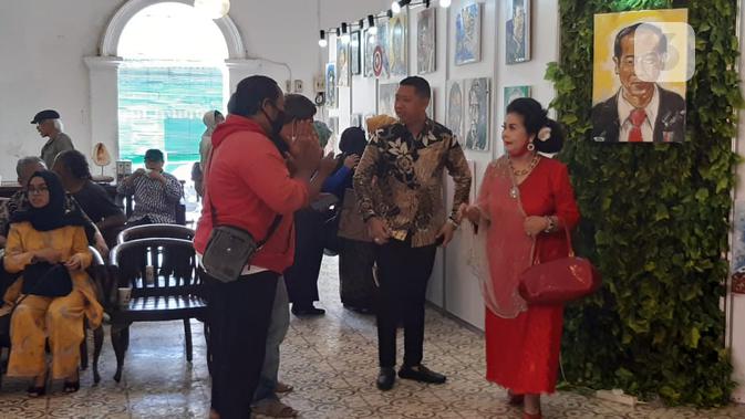 Suasana pameran lukisan Jeddink sebagai penanda menggeliatnya alumni ASDRAFI Yogyakarta. (foto: Liputan6.com/edhie prayitno ige)