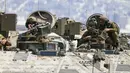 <p>Tentara Israel mengusir APC dari Kota Jenin di Tepi Barat yang diduduki, selama serangan militer Israel pada kubu militan di kamp pengungsi Jenin, Selasa (4/7/2023). Pejabat kesehatan Palestina mengatakan sedikitnya 10 warga Palestina tewas dan puluhan lainnya terluka dalam operasi yang dimulai Senin. (AP Photo/Ariel Schalit)</p>