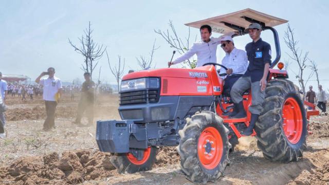 Genjot Produksi, Mentan Amran Bersama Pemuda Tani Milenial Tanam Jagung 5.000 Ha