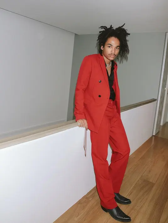 Pasalnya di usia 39 tahun, kini ia menghabiskan waktu dengan Luka Sabbat yang masih berusia 20 tahun. (instagram/lukasabbat)