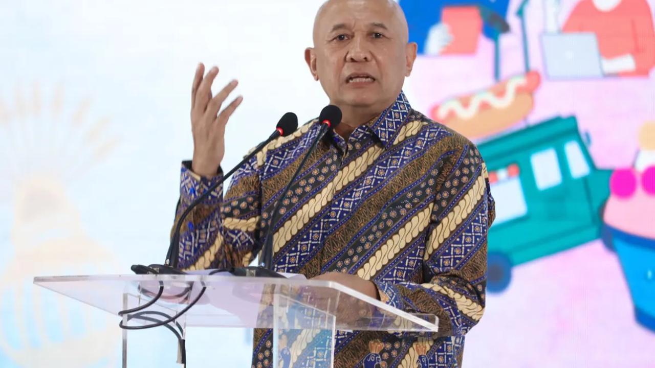 Lebih lanjut, rapat tersebut segera ditindaklanjuti di tingkat kementerian/lembaga teknis karena ada sejumlah regulasi yang harus direvisi di beberapa Kementerian, dan harus dirampungkan dalam dua pekan ini.