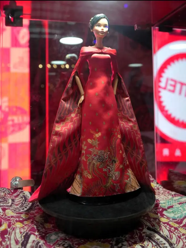 Rayakan 80 Tahun Kemerdekaan Indonesia, Diluncurkan Barbie Dibalut Batik Motif Sawunggaling.