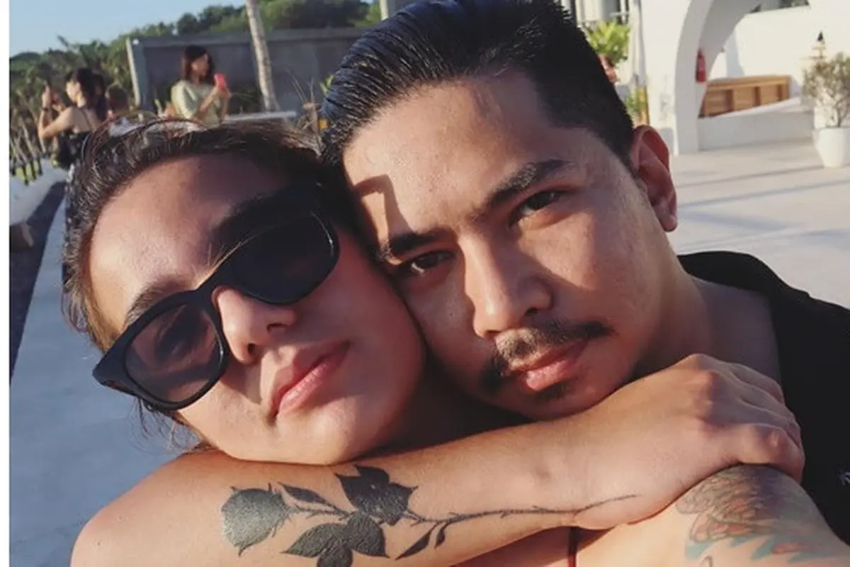 Resmi Dilamar, Ini 6 Potret Mesra Sheila Marcia Bareng Kekasih