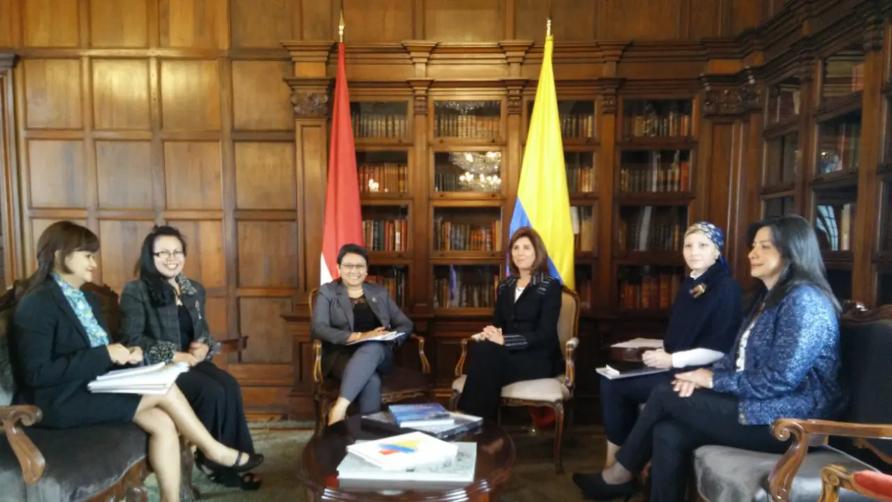 Menlu Retno Marsudi dan Menlu Kolombia