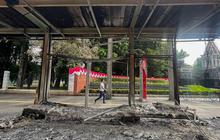 FOTO: Sisa Amuk Massa, Halte Hangus dan Pagar DPR Jebol