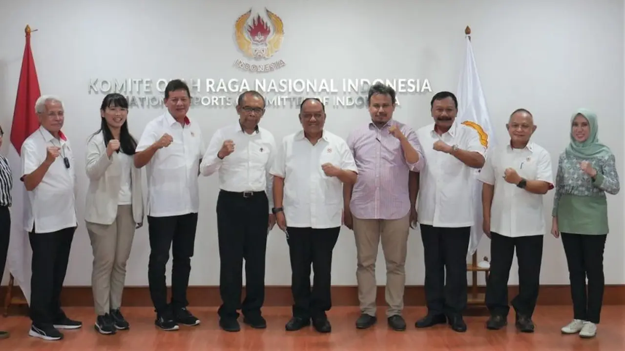 Ketua Umum (Ketum) KONI Pusat Letjen TNI Purn Marciano Norman menandatangani nota kesepahaman dengan Ketua Indonesia Anti-Doping Organization (IADO) Gatot Dewa Broto.