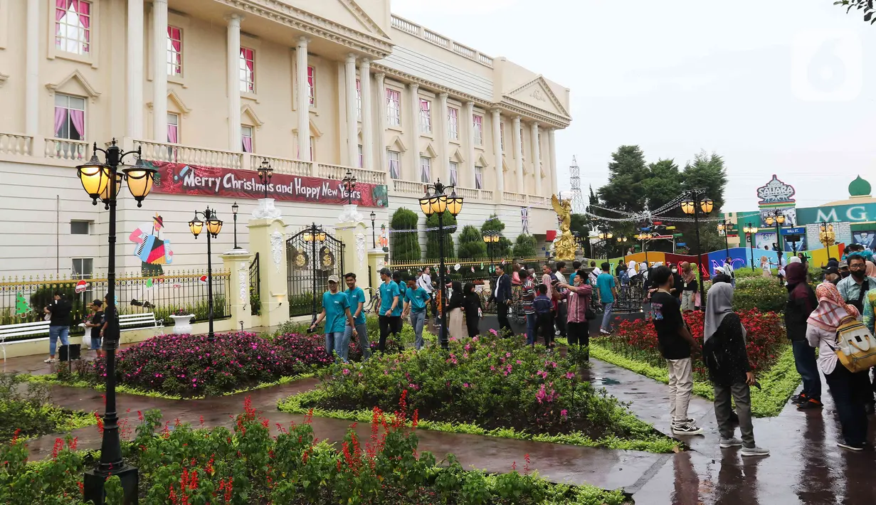 Suasana Museum Angkut, Kota Batu, Jawa Timur, Kamis (15/12/2022). Museum Angkut memiliki lebih dari 300 koleksi jenis angkutan tradisional hingga modern. (Liputan6.com/Herman Zakharia)