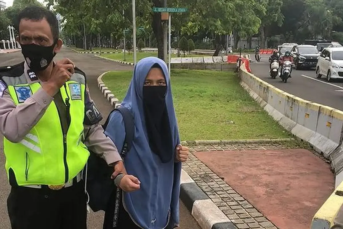 Polisi tangkap perempuan bercadar yang todong senpi ke Paspampres di Istana