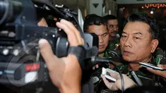 Panglima TNI Jendral Moeldoko menyatakan pihaknya tak akan melibatkan diri dalam perseteruan 2 lembaga penegak hukum, KPK dan Polri. 