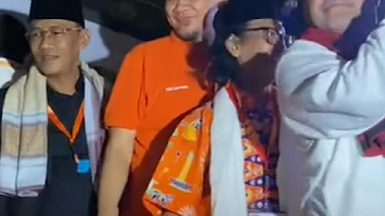 Nama Munaroh Menggema saat Mandra Kawal Rano Doel Karno Naik 'Oplet' ke KPU Jakarta