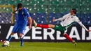 Duel panas terjadi di laga kualifikasi Piala Eropa 2016 antara Bulgaria dengan Italia di Stadion Nasional Vasil Levski, Minggu (29/3/2015). Italia bermain imbang 2-2 melawan Bulgaria. (REUTERS/Stoyan Nenov)