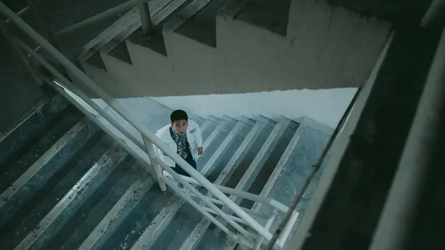 Potret Iqbaal Ramadhan di Promo Film Perayaan Mati Rasa