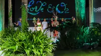 Love and O2 merupakan panggilan cinta untuk bumi pertiwi. Brand ini menampilkan sejumlah koleksi di Bali Fashion Trend 2019.