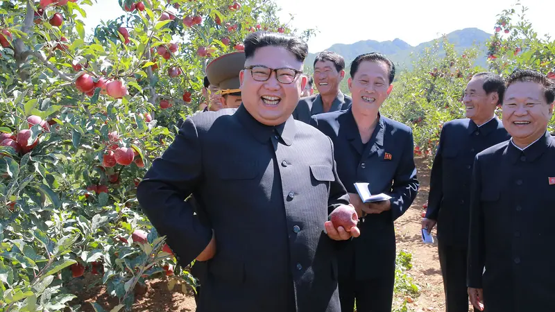 Kim Jong Un saat Kunjungi Perkebunan Buah