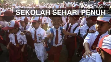 Menteri Pendidikan dan Kebudayaan Muhadjir Effendy menganjurkan seluruh sekolah, terutama SD dan SMP, untuk menyelenggarakan sistem full day school atau sekolah sehari penuh.