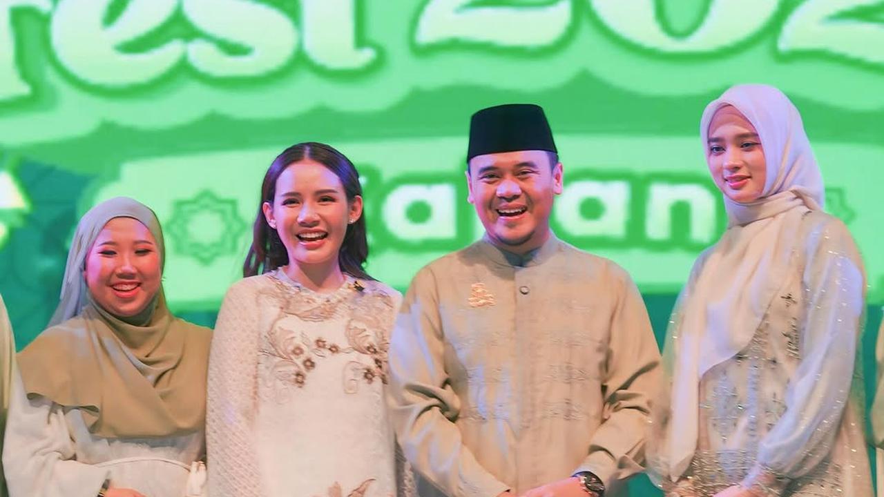 5 Potret Kiky Saputri Tampil Berhijab saat Hadiri Acara Kajian, Penampilannya Curi Perhatian