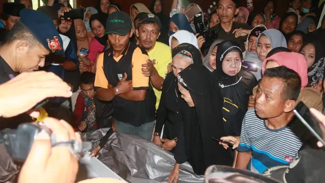 Jenazah Brigpol Anumerta Hedar tiba di Bandara Internasional Sultan Hasanuddin, Makassar, Selasa (13/8/2019) sekitar pukul 15.00 Wita. (Foto: dok Divisi Humas Polri)