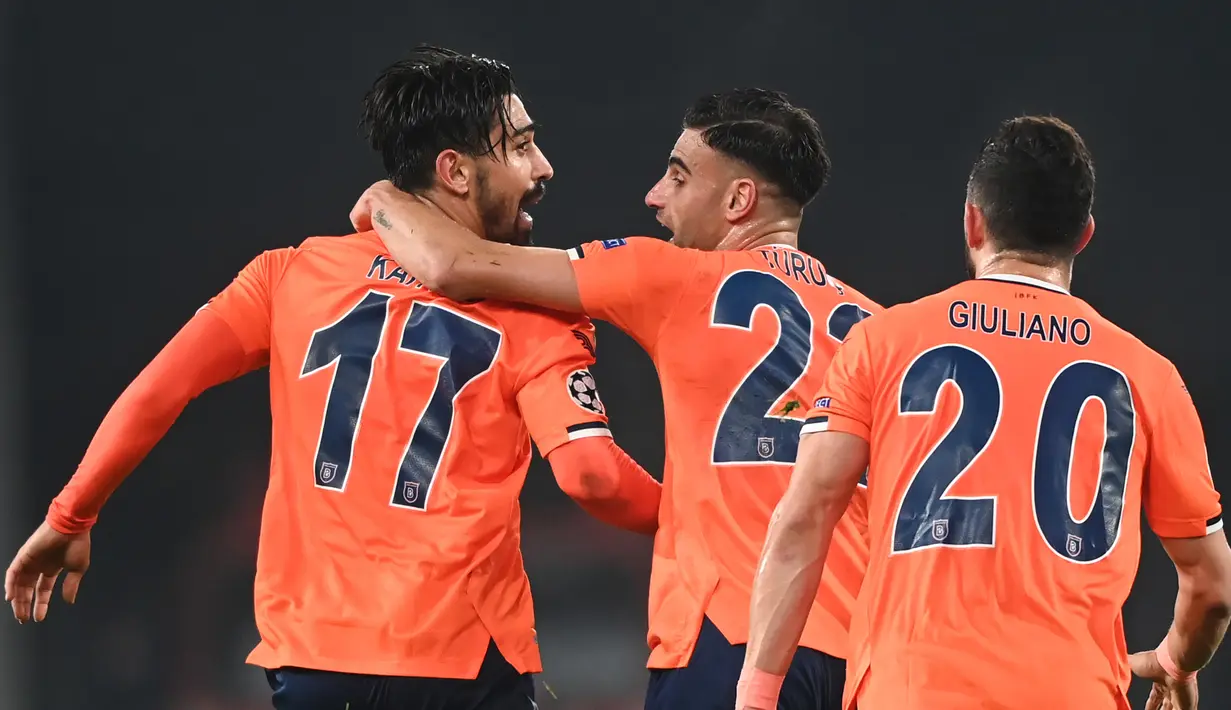 4. Irfan Can kahveci (Istanbul Basaksehir/ 25 tahun) - Gelandang asal Turki ini membuat hattrick saat Istanbul Basaksehir menjamu RB Leipzig di Fatih Terim stadium pada matchday ke-5 Grup H (2/12/2020). Hasil akhir, Istanbul Basaksehir kalah 3-4 dari RB Leipzig. (AFP/Ozan Kose)