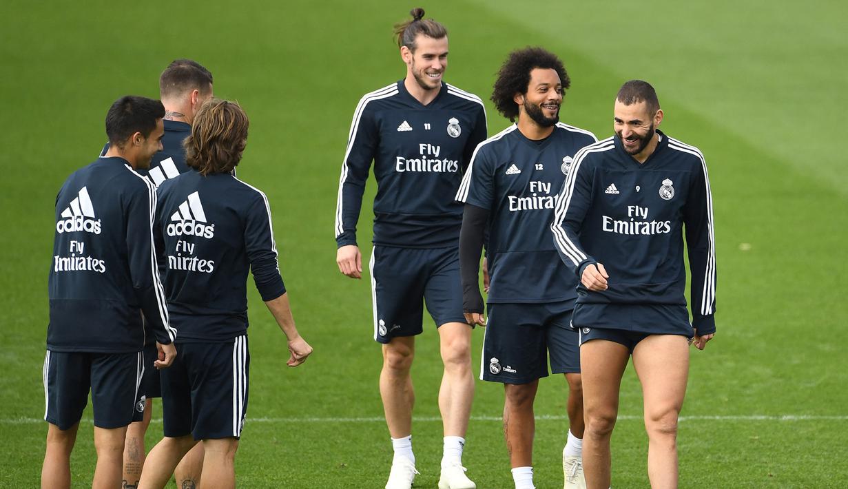 Tim medis Real Madrid pun memvonis Karim Benzema untuk segera melakukan operasi. Usai Operasi Benzema disarankan untuk menjalani masa pemulihan selama dua bulan. (AFP/Gabriel Bouys)