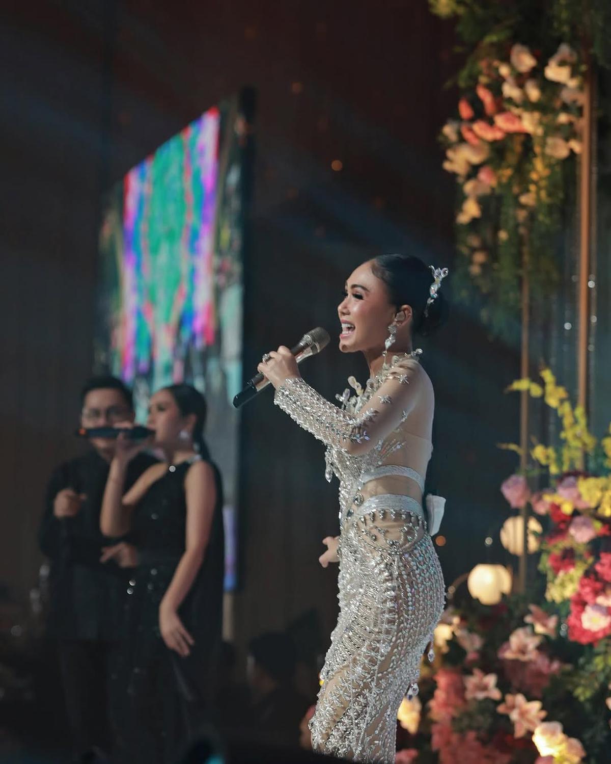 7 Potret Terbaru Yuni Shara Tampil Stunning dengan Jaket Kulit