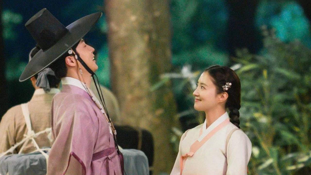 "The Story of Park’s Marriage Contract" menghadirkan kombinasi menarik antara romance, time travel, dan konflik emosional.