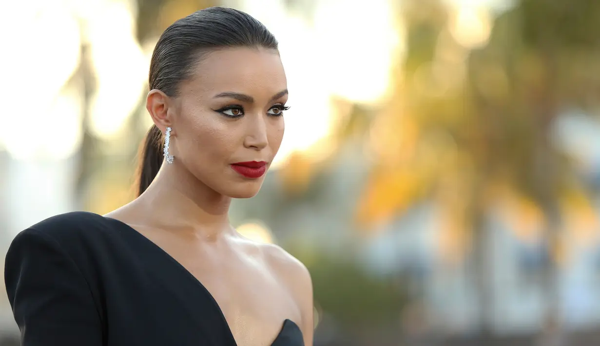 Ilfenesh Hadera saat menghadiri acara premiere film 'Baywatch' di Miami, Florida, AS (13/5). Ilfenesh berperan sebagai Stephanie Holden. Karakter Holden juga pernah muncul di serial aslinya, diperankan Alexandra Paul. (Photo by Omar Vega/Invision/AP)