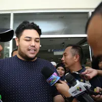 Memberikan support untuk sahabatnya itu, Ivan juga meyakinkan semua pihak untuk tetap optimis terkait dengan kesembuhan Julia Perez ini. (Nurwahyunan/Bintang.com)