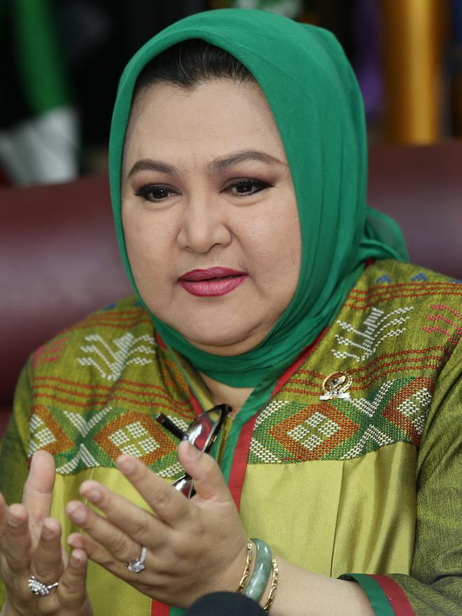 Emilia Contessa Malu Denada Cerai - Celeb Bintang.com