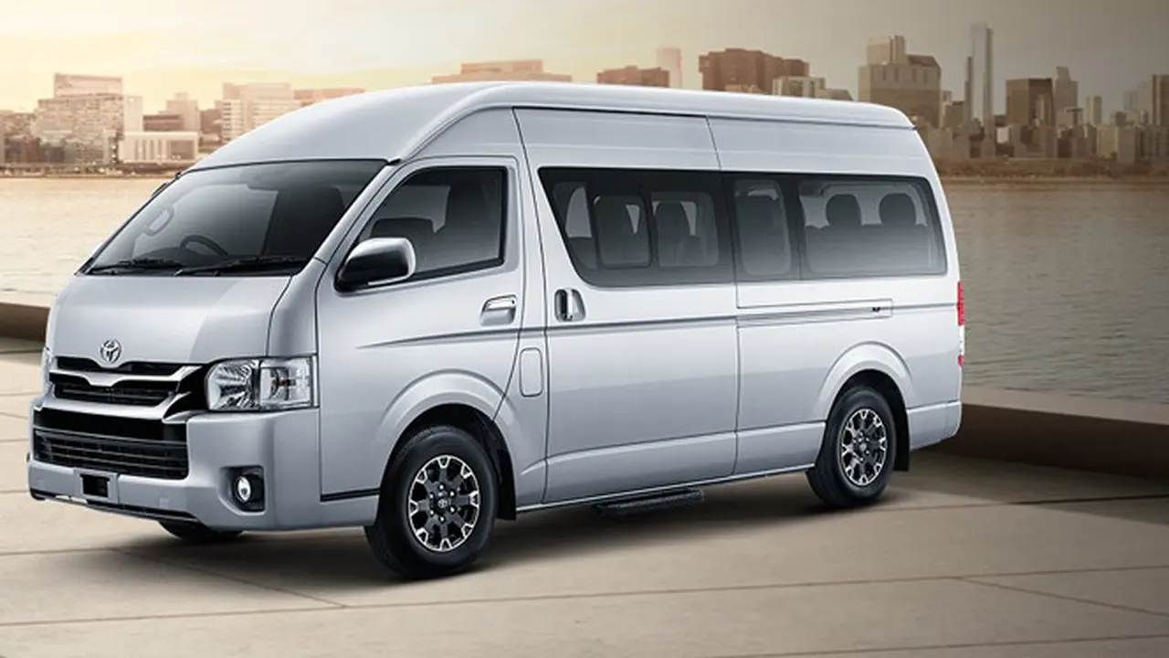Kelebihan Rental Mobil Toyota Hiace Dibanding Mobil Komersial Lain