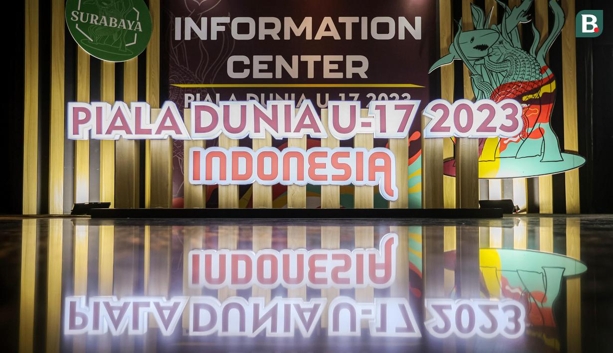 Suasana Information Center Piala Dunia U-17 2023 Surabaya di Grand Swiss-Belhotel, Surabaya pada Sabtu (11/11/2023). Information Center ini hanya tersedia di 2 dari 4 kota venue Piala Dunia U-17, yaitu Surabaya dan Solo. (Bola.com/Bagaskara Lazuardi)