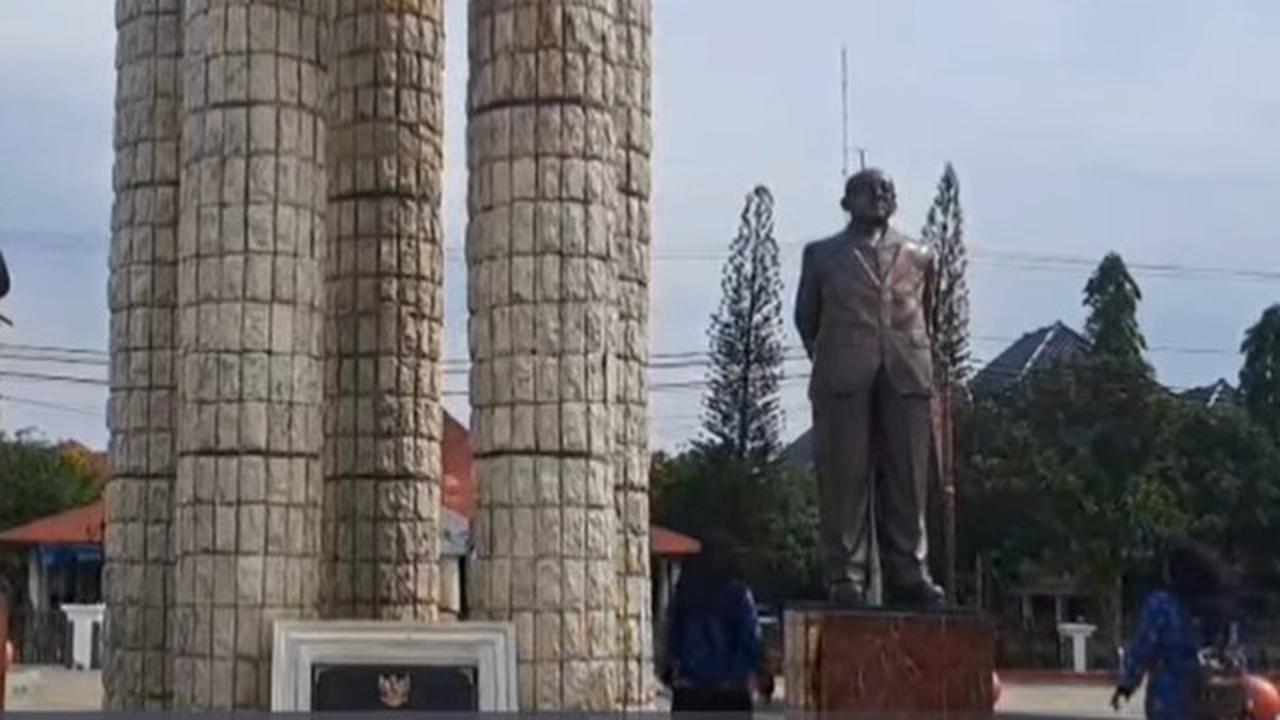 Fakta Baru Patung Soekarno yang Miring di Indramayu, Bukan Hanya Soal Tenda