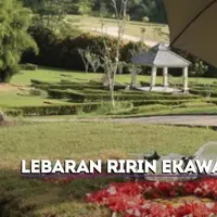 Ririn Ekawati sudah bisa tersenyum, setelah beberapa hari sebelum lebaran ditinggal selamanya oleh suami.