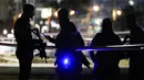 <p>Sumber keamanan Israel menyebut pelaku merupakan warga Arab-Israel berasal dari Kota Kafr Qassem. Mobil tiba-tiba membelok masuk jalur sepeda dan pejalan kaki yang populer di sepanjang pantai Tel Aviv. (AP Photo/Ariel Schalit)</p>