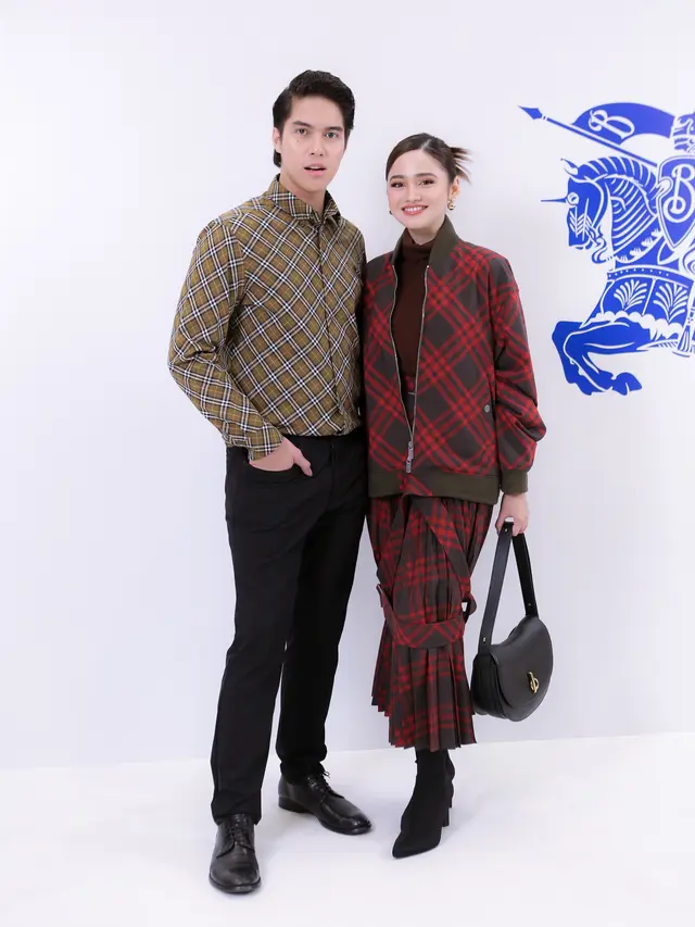 6 Gaya Couple El Rumi dan Syifa Hajdu Tampil Serasi saat Hadiri Acara Burberry Outerwear 2024 Bersama