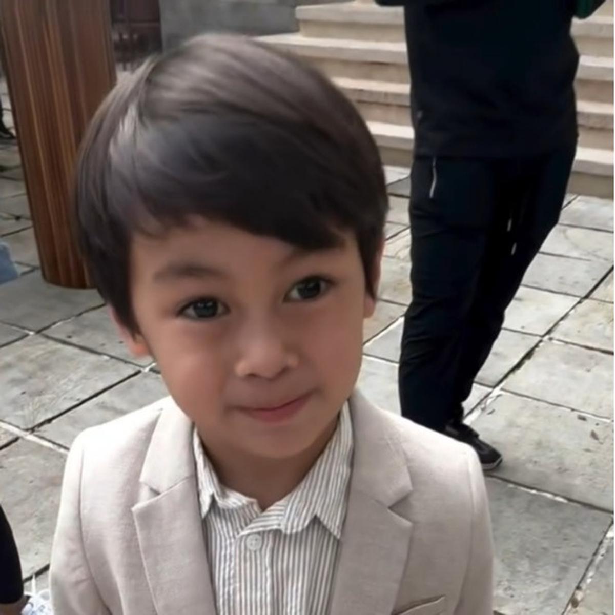 8 Potret Ganteng Kiano dan Kenzo Anak Paula Verhoeven Hadir di Akad Nikah Luna Maya-Maxime Bouttier, Kompak Pakai Jas Kembar