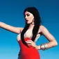 Kylie Jenner memperlihatkan selera berpakaiannya yang unik dalam Coachella 2016. 