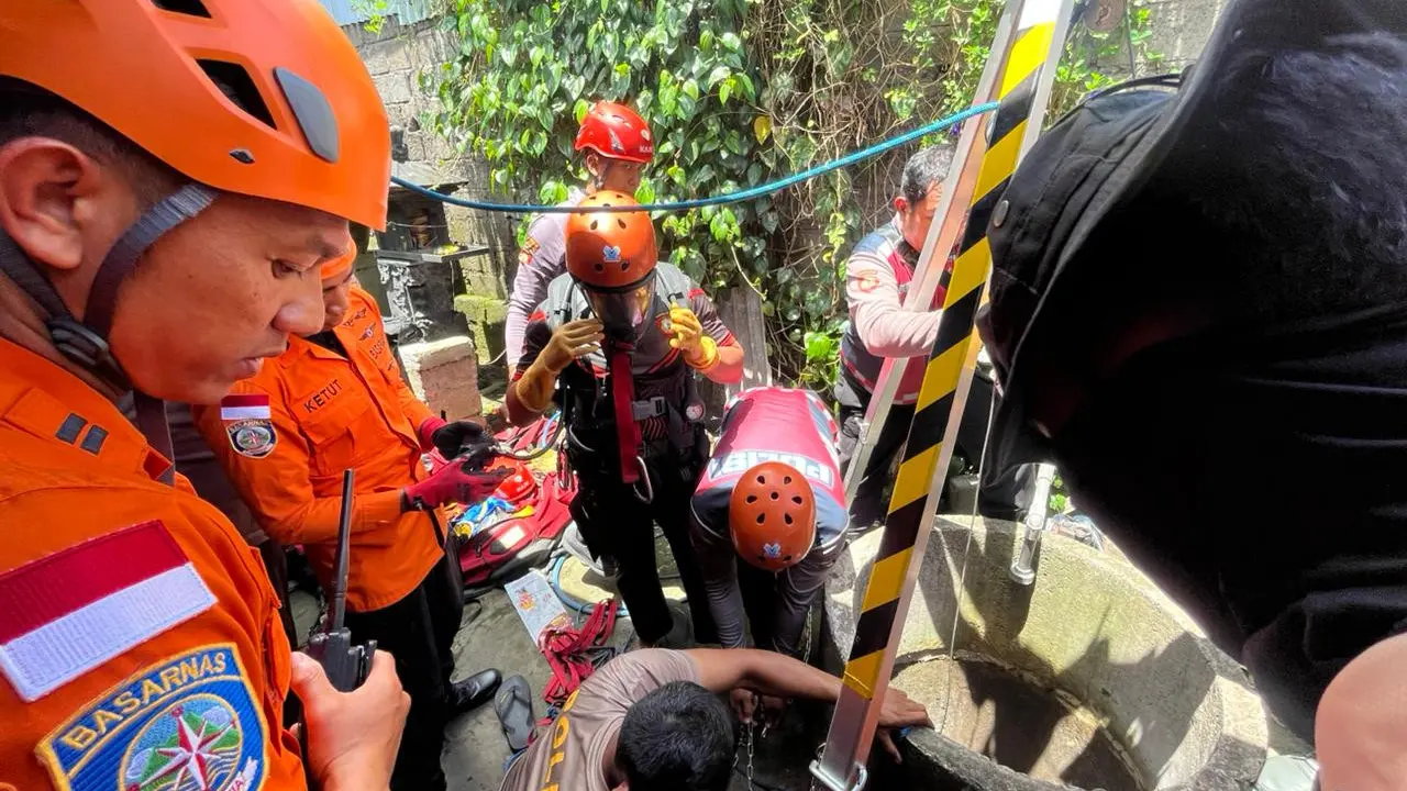 Seorang warga lanjut usia ditemukan meninggal dunia setelah terjatuh ke dalam sumur di halaman rumahnya di Jalan Antasura, Gang Teratai, Desa Peguyangan Kangin, Denpasar Utara, Kamis (12/3/2026) (Istimewa)
