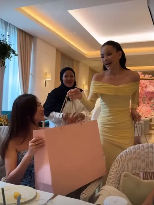 Tampilan Paripurna Alyssa Daguise Bak Princess Belle di Bridal Brunch Jelang Pernikahan