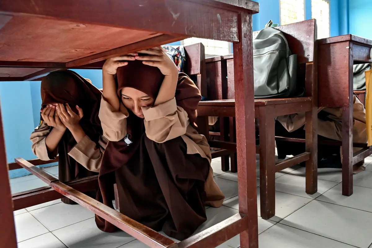 Badan Penanggulangan Bencana Daerah (BPBD) Kabupaten Cianjur, Jawa Barat terpaksa mengungsikan 77 kepala keluarga (KK) di Desa Jatisari, Kecamatan Bojongpicung.
