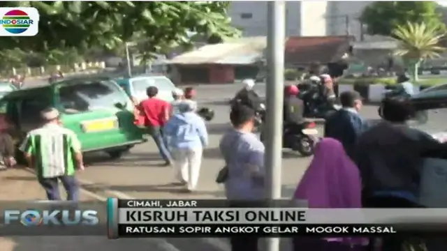 Aksi mogok massal untuk memprotes Dinas Perhubungan Kota Cimahi terkait keberadaan taksi online yang masih beroperasi.