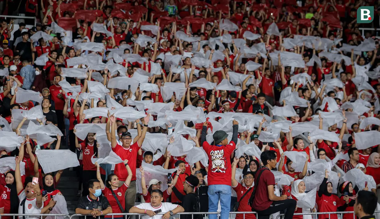 Timnas Indonesia memecahkan rekor penonton di putaran ketiga Kualifikasi Piala Dunia 2026 ketika melawan Australia. Sebanyak 70.059 suporter memadati SUGBK. (Bola.com/Bagaskara Lazuardi)