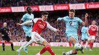Pemain Arsenal, Kai Havertz melakukan percobaan tembakan ke gawang dalam pertandingan Liga Inggris melawan Burnley di London, Inggris, Selasa (19/5/2026) dini hari WIB. (John Walton/PA via AP)