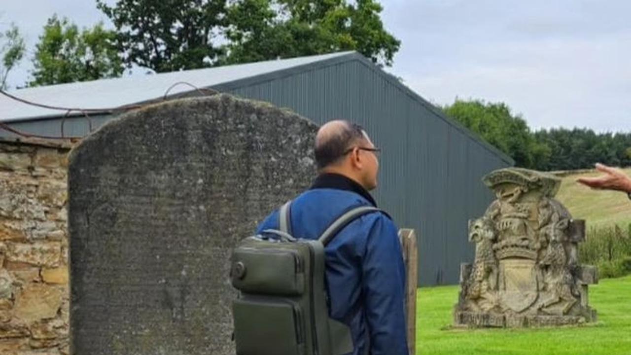 Prasasti Sangguran, benda bersejarah peninggalan Kerajaam Mataram Kuno atau Medang berada di Roxburghshire Skotlandia. Benda bersejarah yang juga dikenal dengan sebutan Minto Stone itu hingga kini berada di pekarangan rumah Lord Minto di Skotlandia.